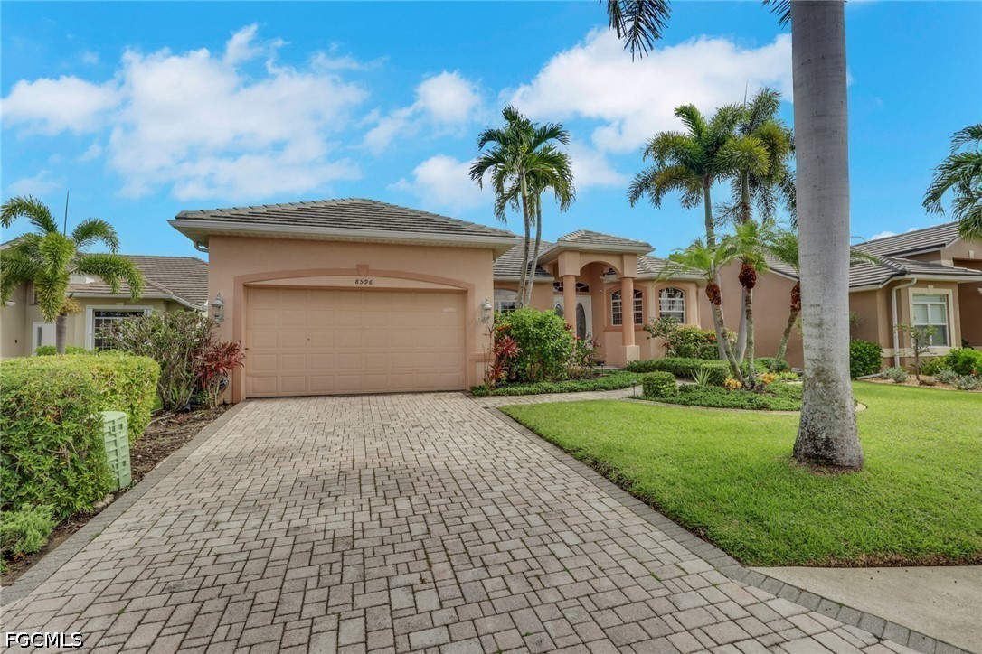 3 Bed Pool Home for Sale in Fort Myers, photo 2
