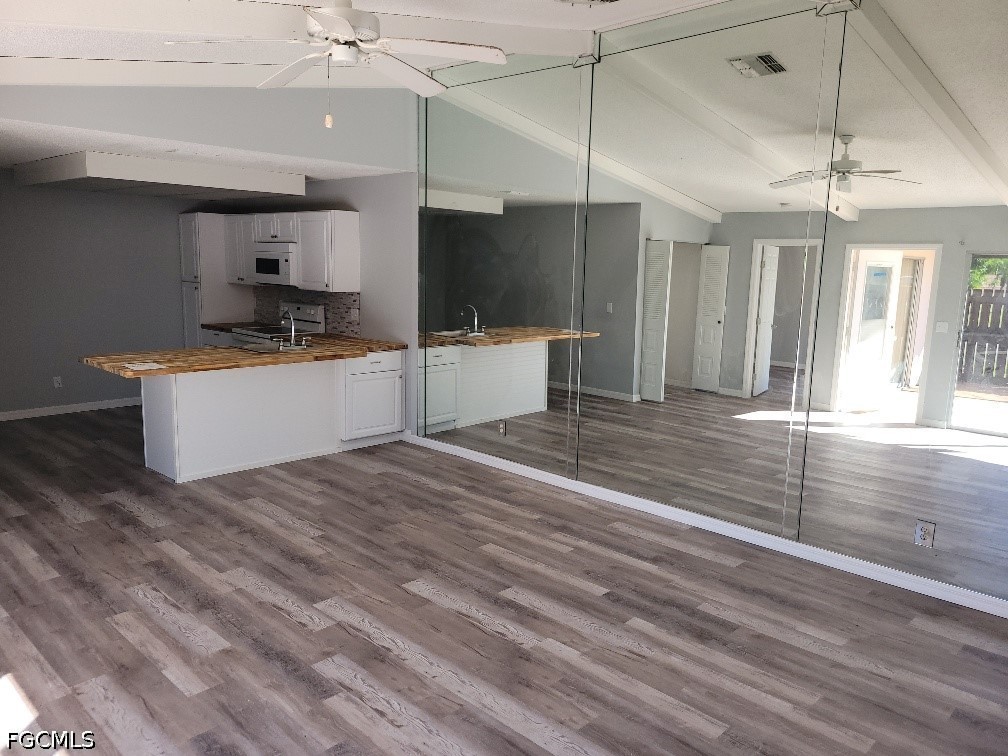 2 Bed Attached for Sale in Foxmoor Lakes, FL, $94,500 — photo 2