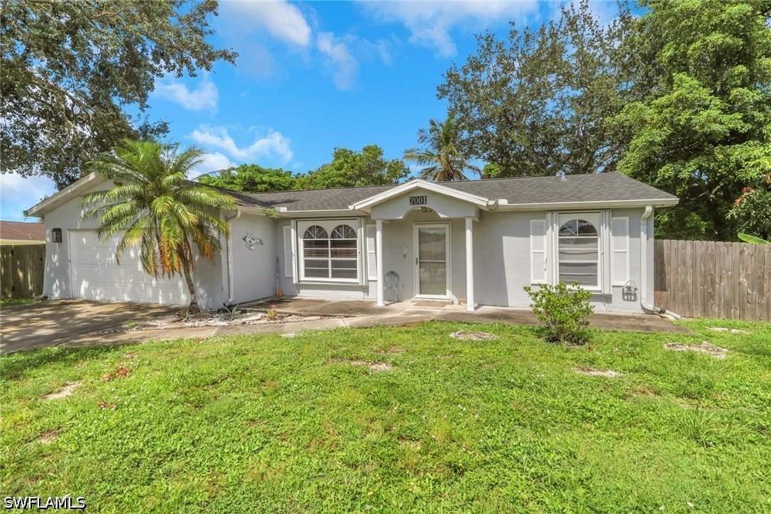 3 Bed SingleFamilyResidence for Sale in Naples, FL, $455,000 — photo 2