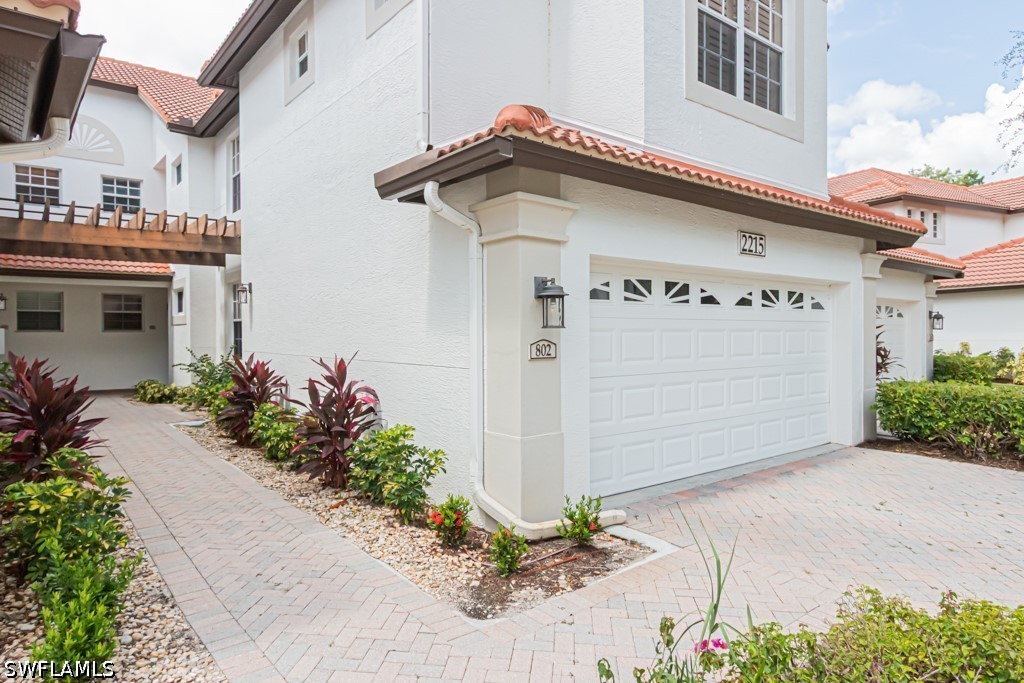 2 Bed Condominium for Sale in Naples, FL, $3,250 — photo 2