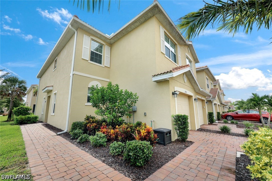 3 Bed Townhouse for Sale in Naples, FL, $365,000 — photo 2