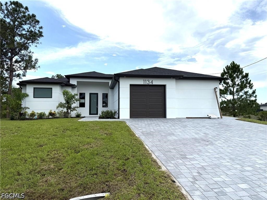 3 Bed SingleFamilyResidence for Sale in Lehigh Acres, FL — photo 2