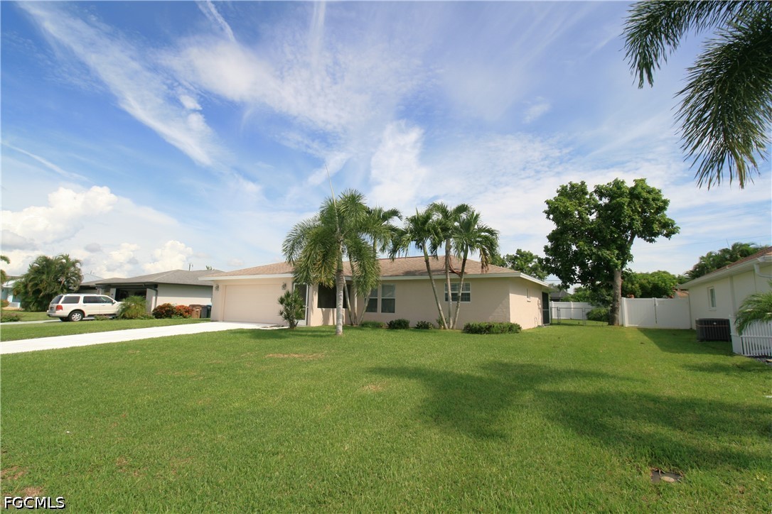 3 Bed SingleFamilyResidence for Sale in Cape Coral, FL — photo 2