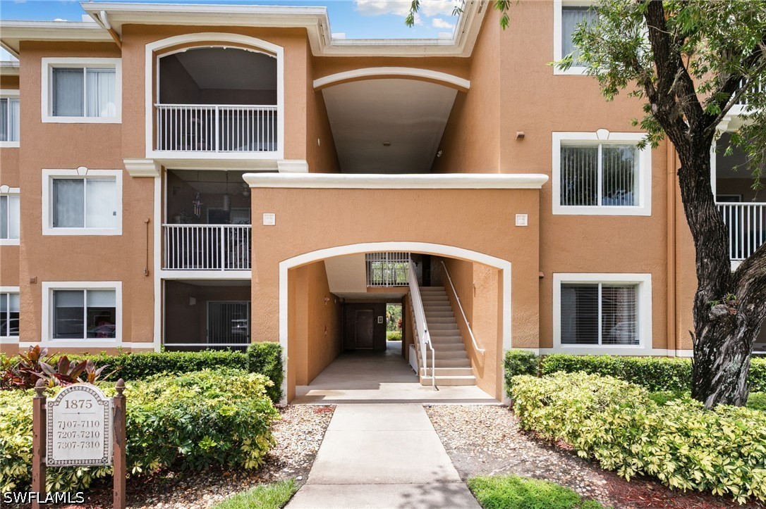 2 Bed Condominium for Sale in Napoli, FL, $214,900 — photo 2