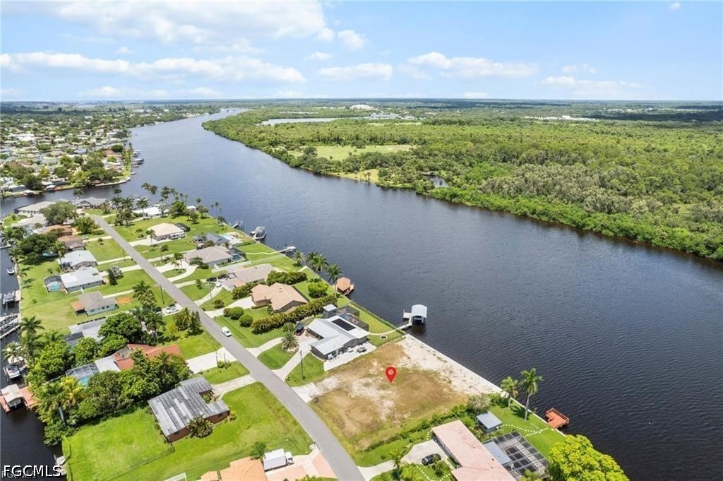 Waterfront Home for Sale in River Forest, FL, $450,000 — photo 2