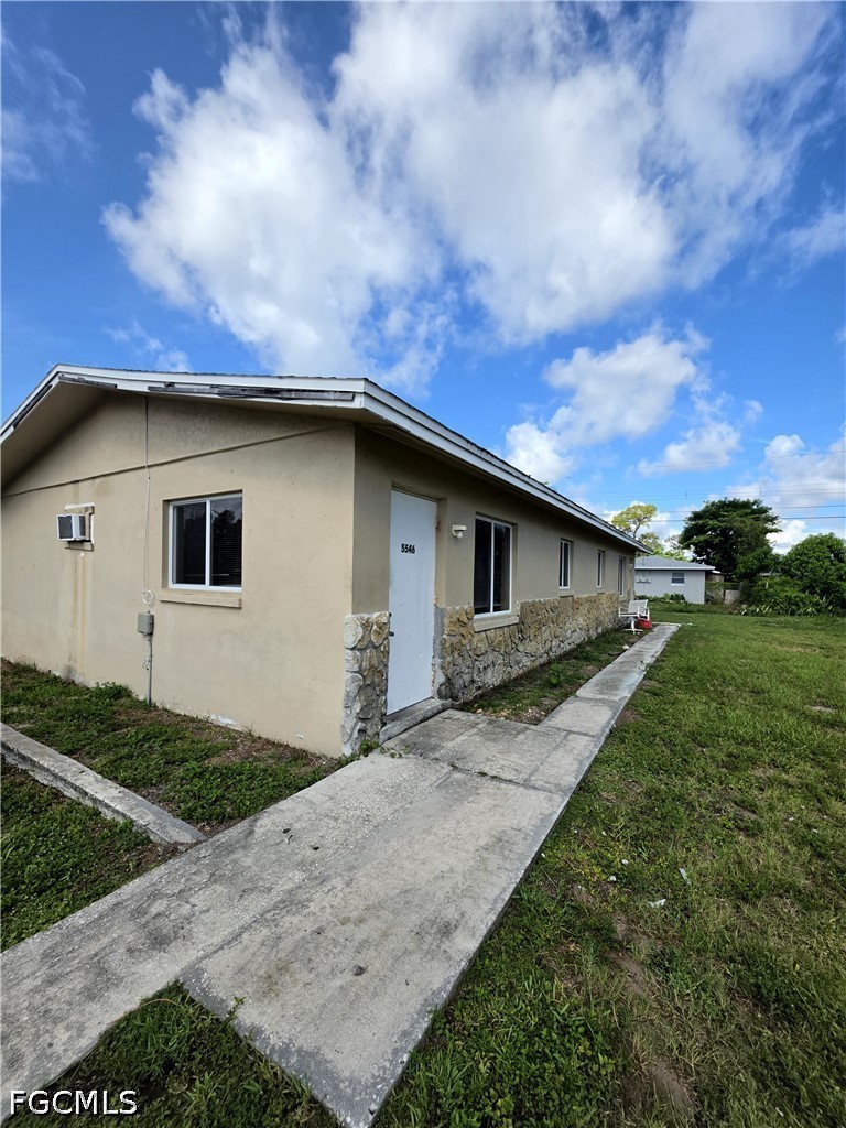 1 Bed Duplex for Sale in Fort Myers, FL, $1,000 — photo 2