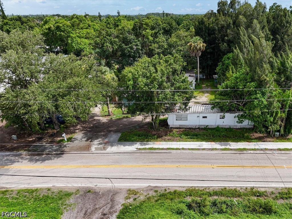 6 Bed SingleFamilyResidence for Sale in Fort Myers, FL — photo 2