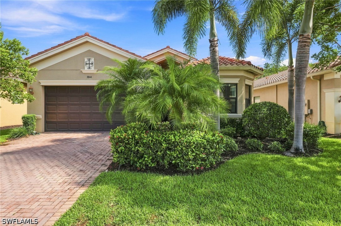3 Bed SingleFamilyResidence for Sale in Naples, FL, $824,999 — photo 2