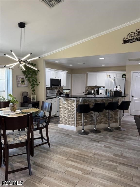 3 Bed Pool Home for Sale in Cape Coral, FL, $2,500 — photo 2