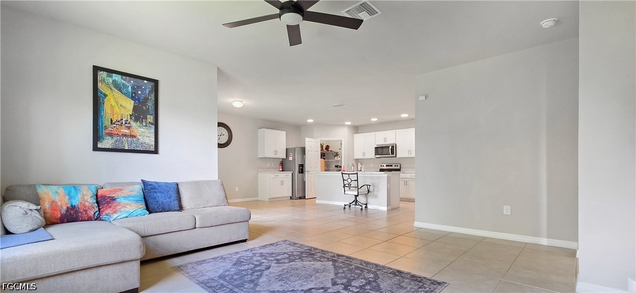 4 Bed SingleFamilyResidence for Sale in Lehigh Acres, photo 2