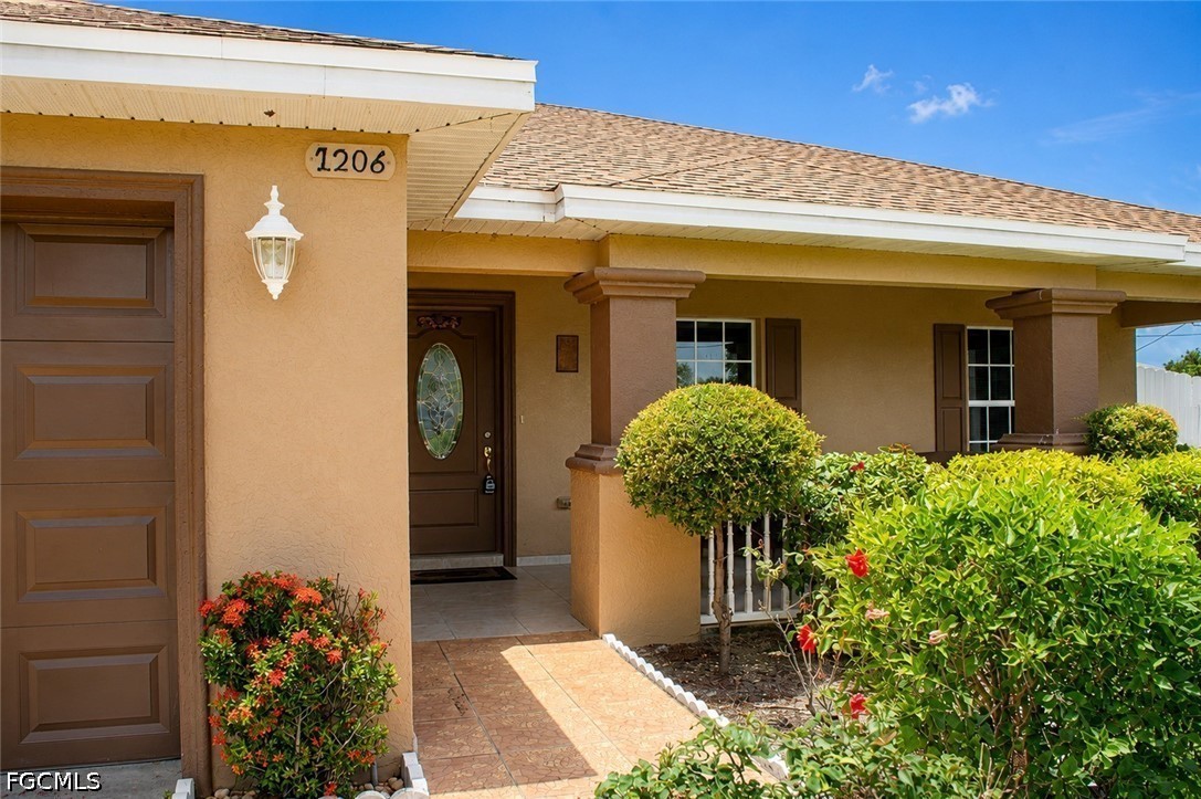 3 Bed SingleFamilyResidence for Sale in Cape Coral, FL — photo 2