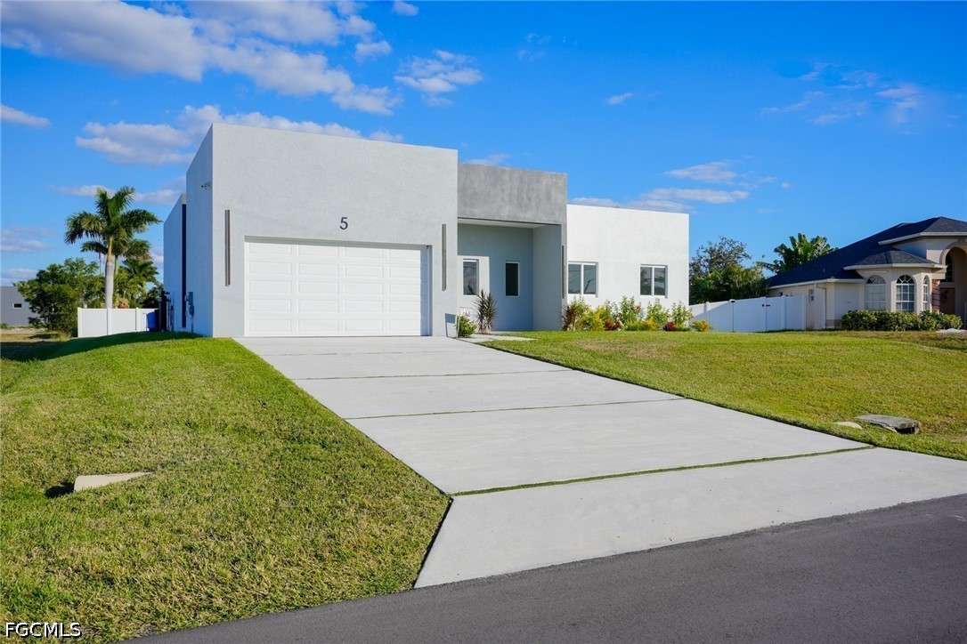 3 Bed SingleFamilyResidence for Sale in Cape Coral, FL — photo 2