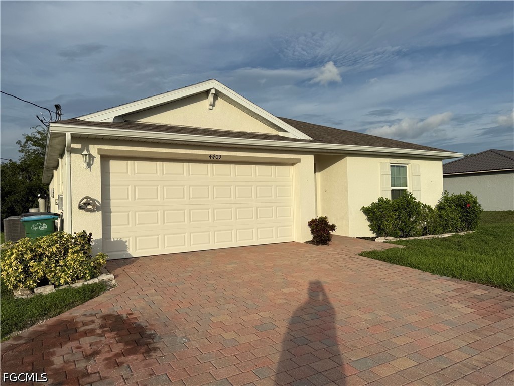 4 Bed SingleFamilyResidence for Sale in Cape Coral, FL — photo 2