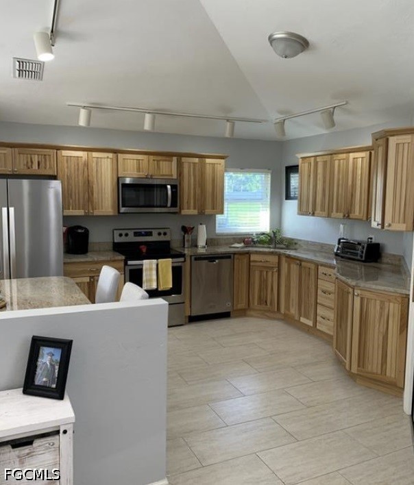 3 Bed SingleFamilyResidence for Sale in Estero, FL, $2,800 — photo 2
