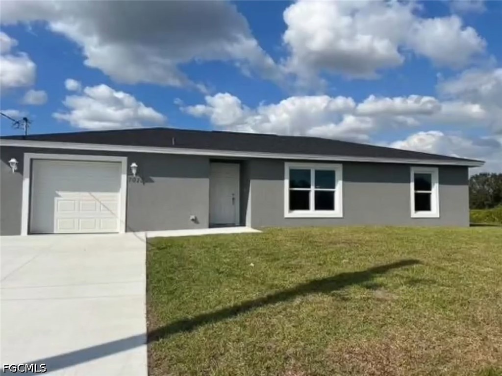 3 Bed SingleFamilyResidence for Sale in Labelle, FL, $2,000 — photo 2
