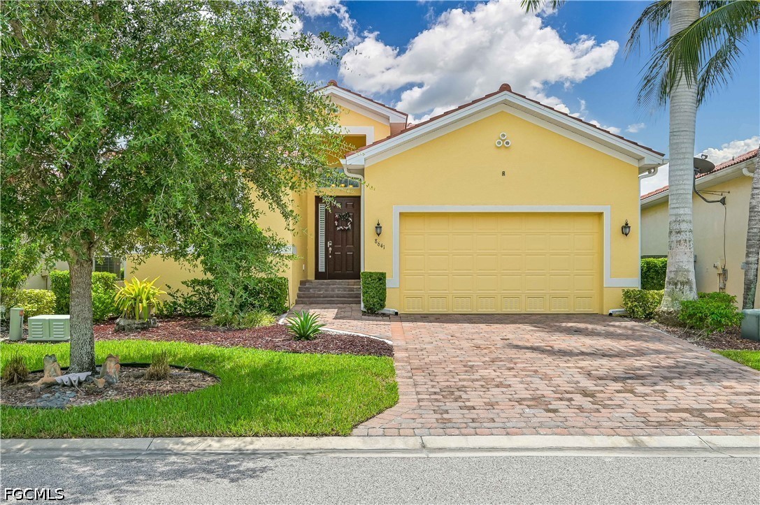 4 Bed Waterfront Home for Sale in Banyan Bay, FL, $394,000 — photo 2