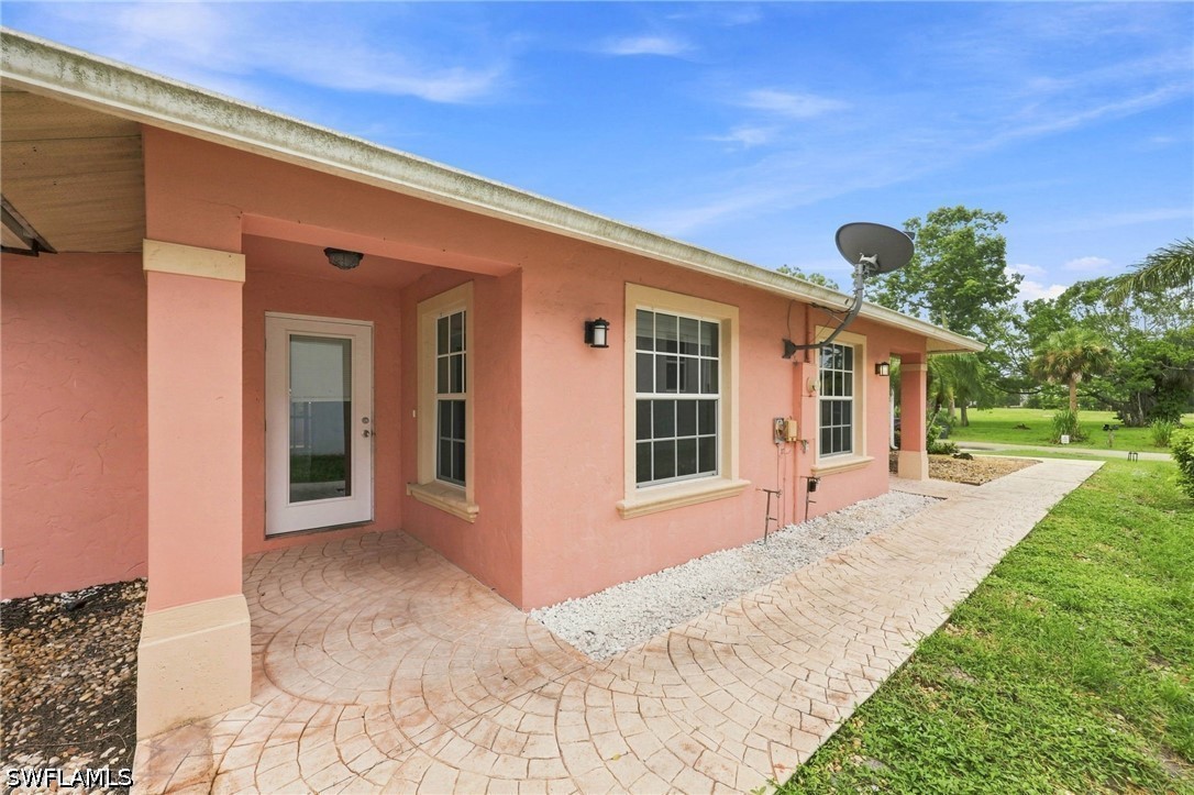 4 Bed Duplex for Sale in Heitmans, FL, $2,000 — photo 2