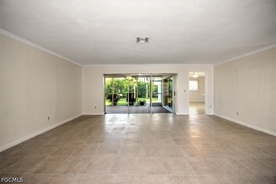 3 Bed SingleFamilyResidence for Sale in Sunset Cove, FL — photo 2