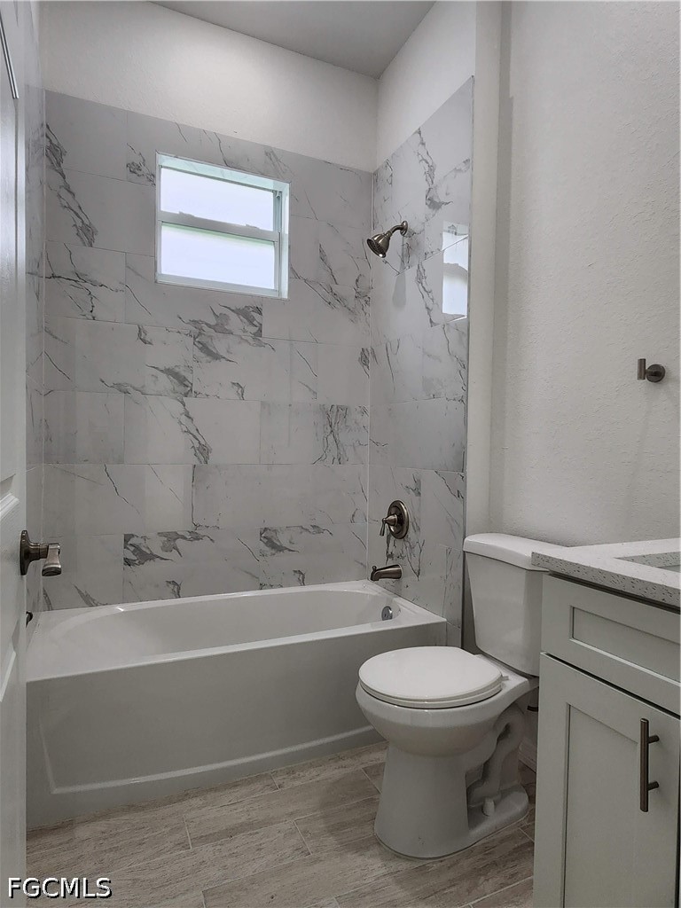 3 Bed SingleFamilyResidence for Sale in Lehigh Acres, photo 2