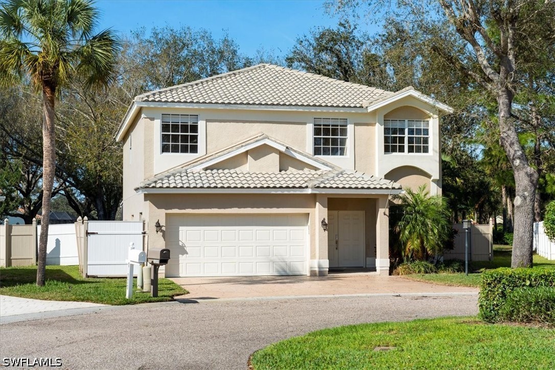 4 Bed SingleFamilyResidence for Sale in Eagle Pointe, FL — photo 2