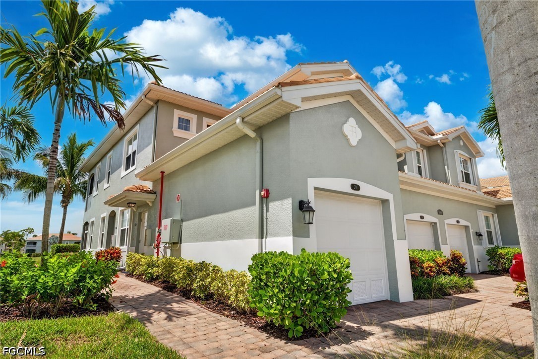 3 Bed Waterfront Home for Sale in Fort Myers, photo 2