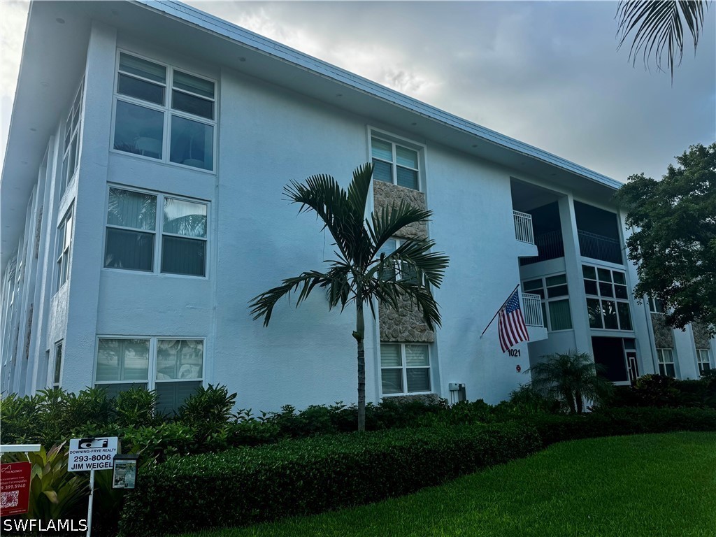 2 Bed Condominium for Sale in Town Manor, FL, $2,400 — photo 2