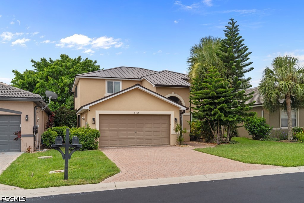 4 Bed Waterfront Home for Sale in Fort Myers, photo 2