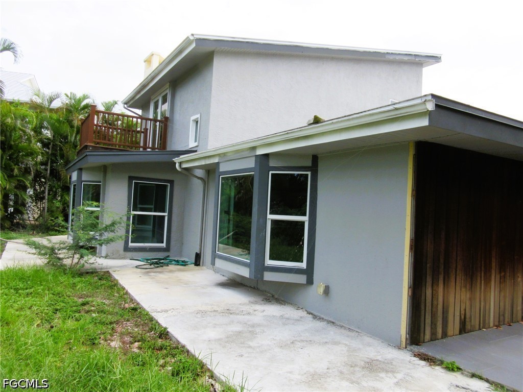 3 Bed Waterfront Home for Sale in The Rocks, FL, $649,000 — photo 2