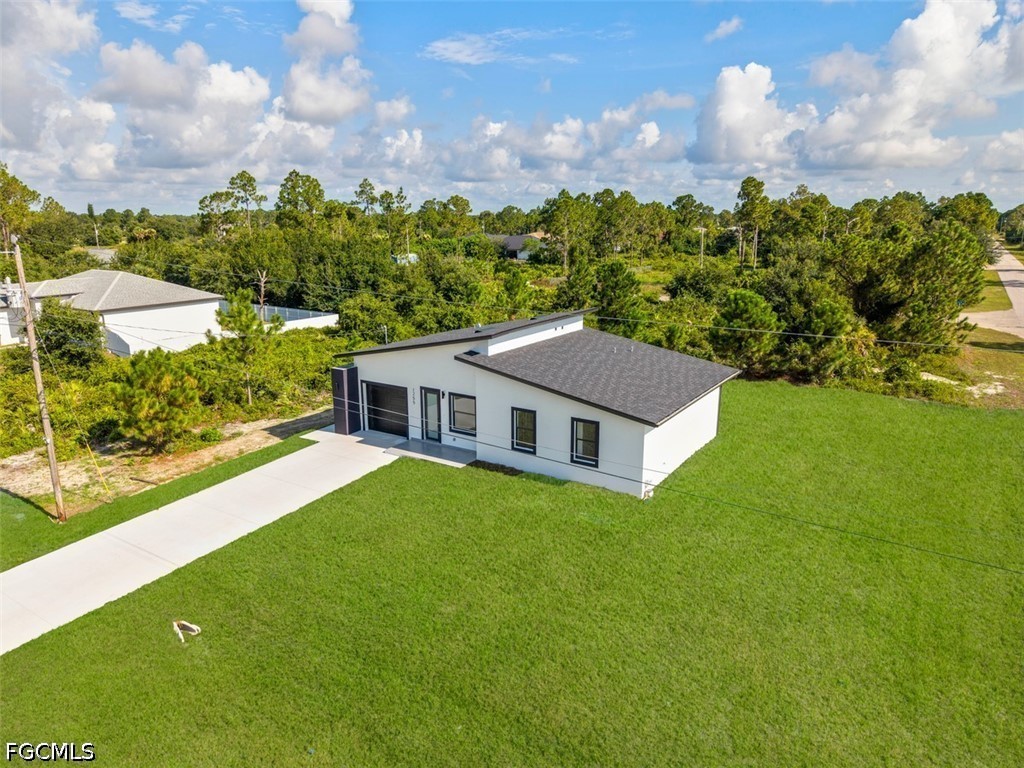 3 Bed SingleFamilyResidence for Sale in Lehigh Acres, FL — photo 2