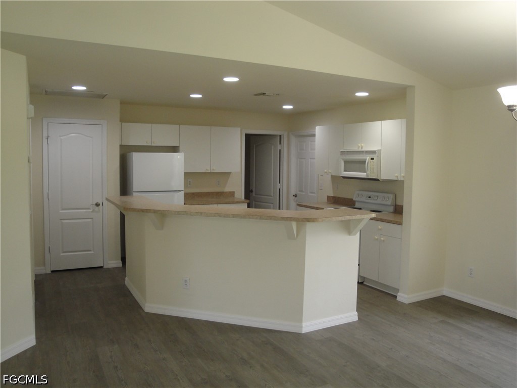 3 Bed SingleFamilyResidence for Sale in Lehigh Acres, FL — photo 2