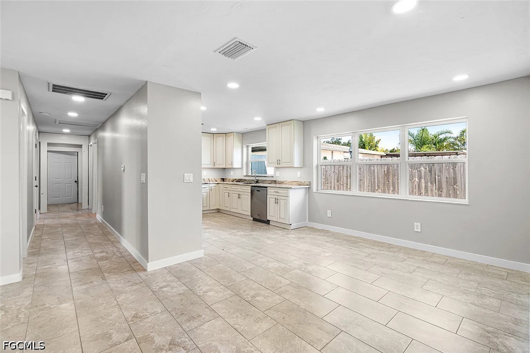 3 Bed Waterfront Home for Sale in Fort Myers, FL, $2,500 — photo 2