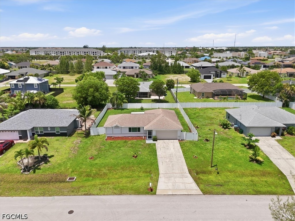 3 Bed SingleFamilyResidence for Sale in Cape Coral, photo 2