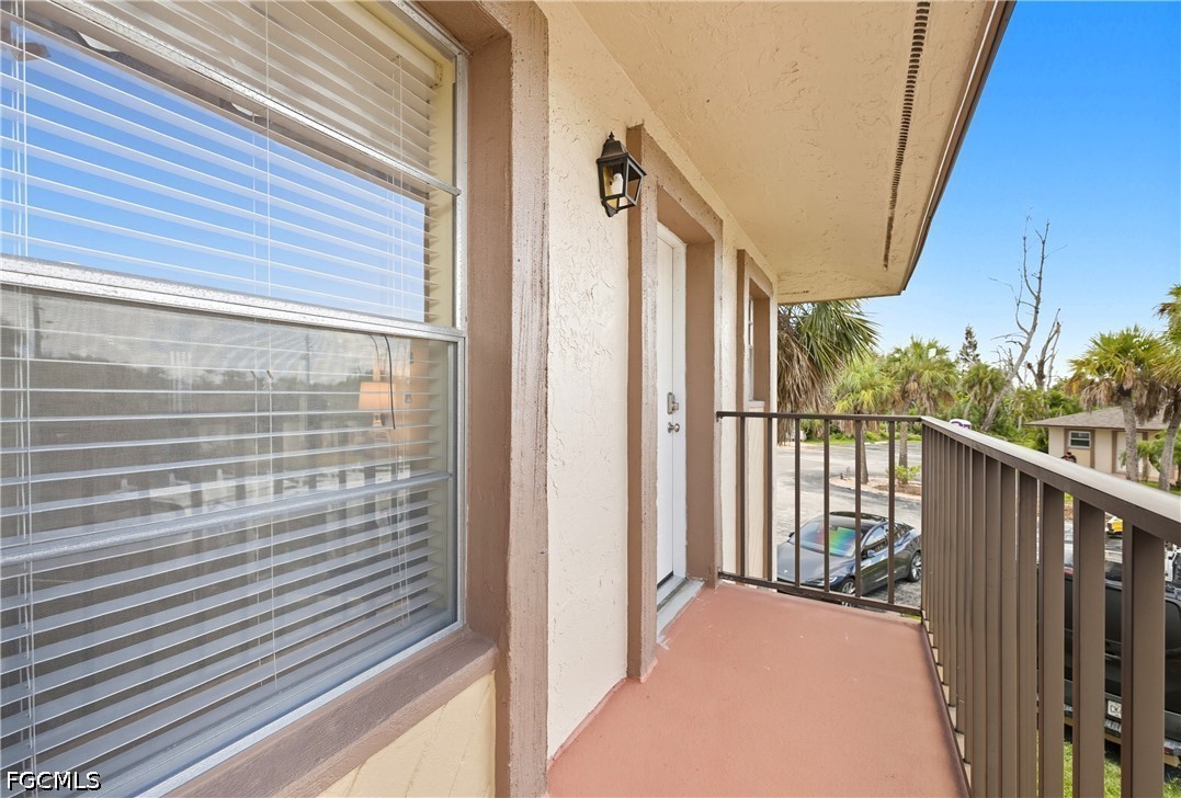 2 Bed Waterfront Home for Sale in Fort Myers, FL, $1,600 — photo 2