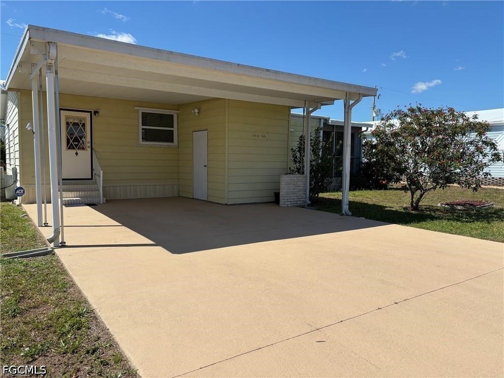 2 Bed ManufacturedHome for Sale in North Fort Myers, FL — photo 2