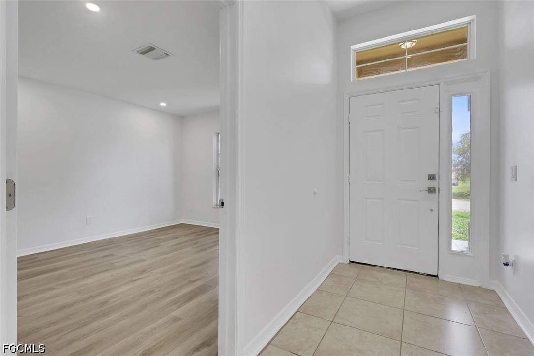 3 Bed SingleFamilyResidence for Sale in Cape Coral, FL — photo 2