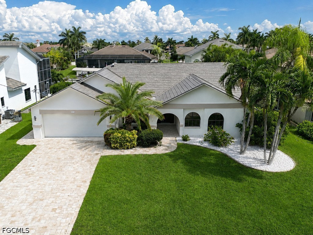 3 Bed Pool Home for Sale in Cape Coral, photo 2
