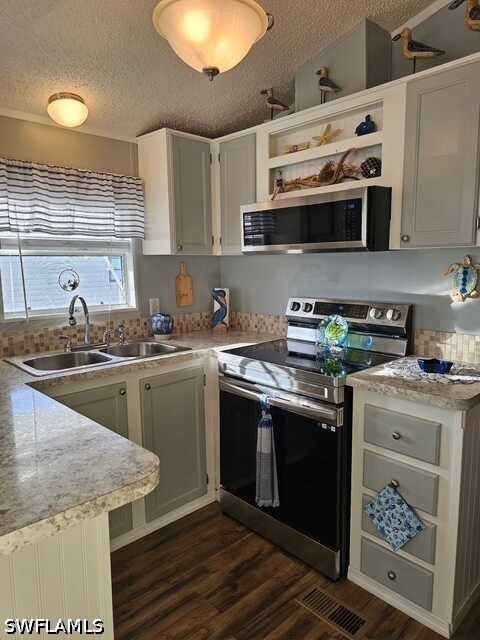 1 Bed ManufacturedHome for Sale in Limetree Park, FL — photo 2