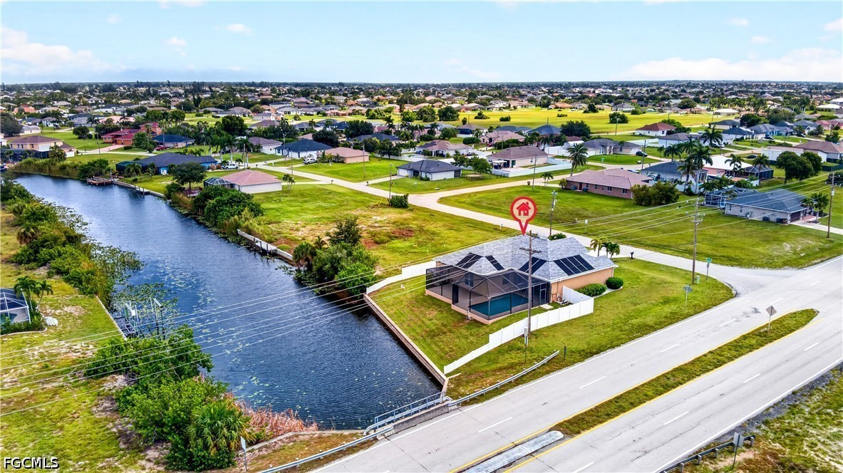 3 Bed Pool Home for Sale in Cape Coral, photo 2