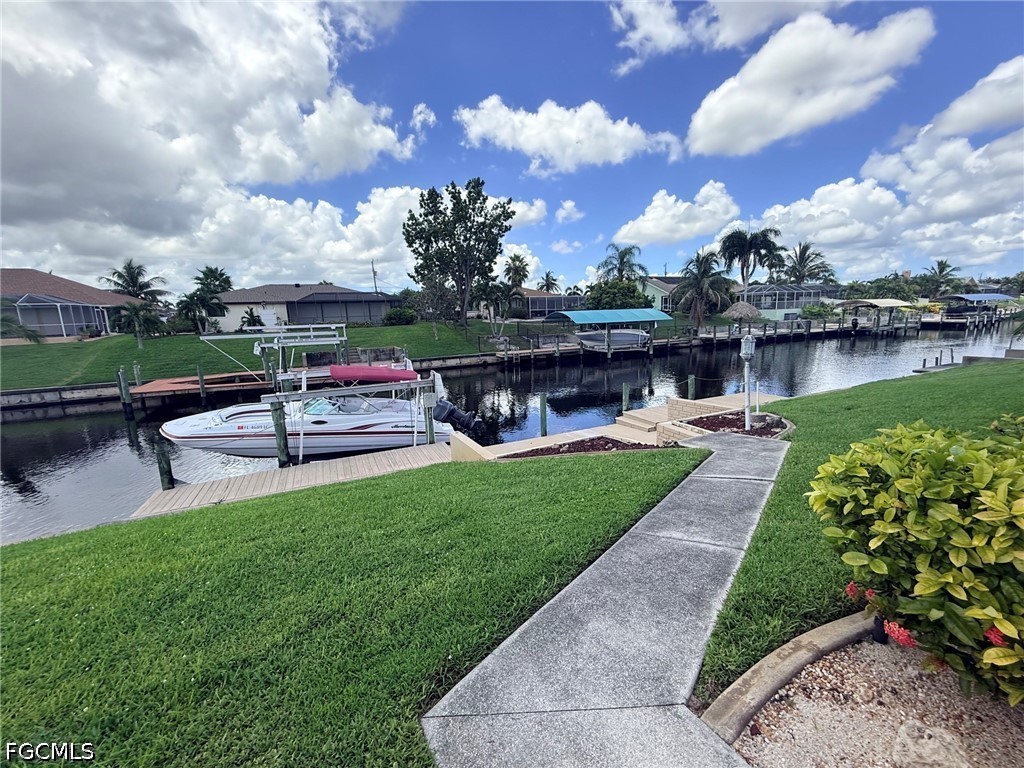 3 Bed Pool Home for Sale in Cape Coral, photo 2