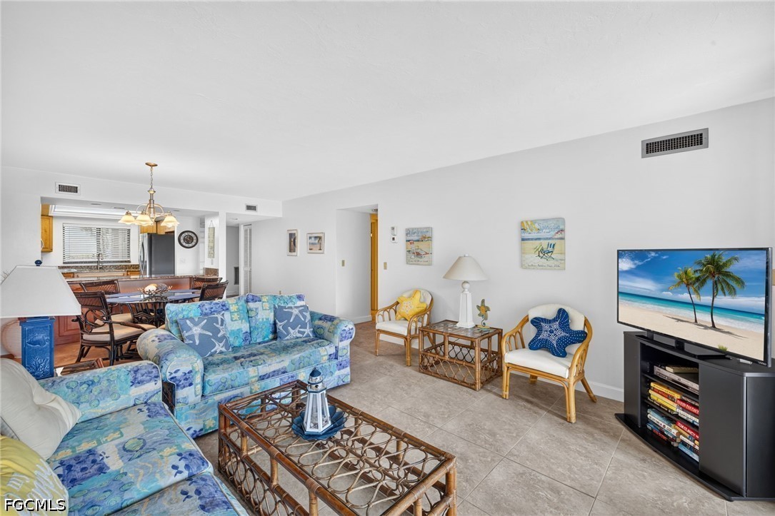 2 Bed Waterfront Home for Sale in Fort Myers, photo 2