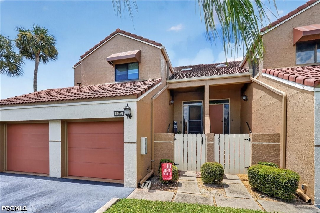 3 Bed Pool Home for Sale in Pines, photo 2