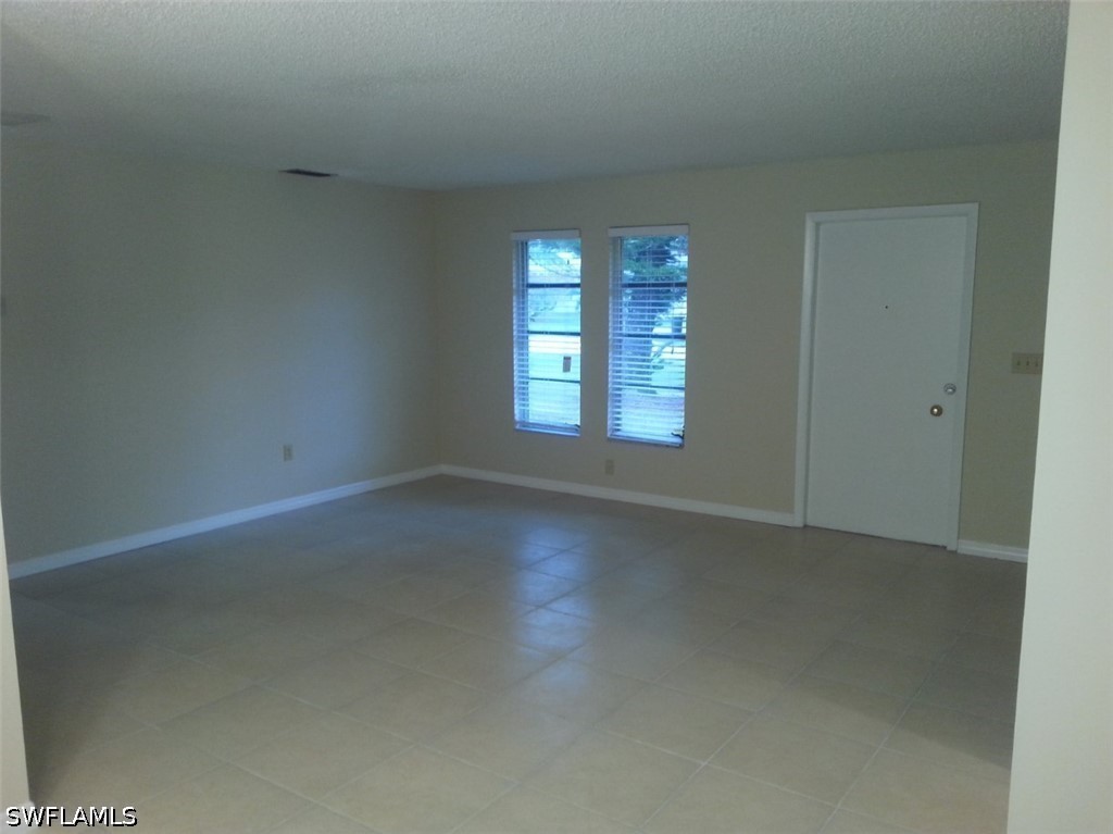 2 Bed SingleFamilyResidence for Sale in Naples, FL, $2,295 — photo 2
