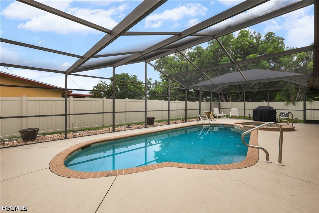 3 Bed Pool Home for Sale in Cape Coral, photo 2
