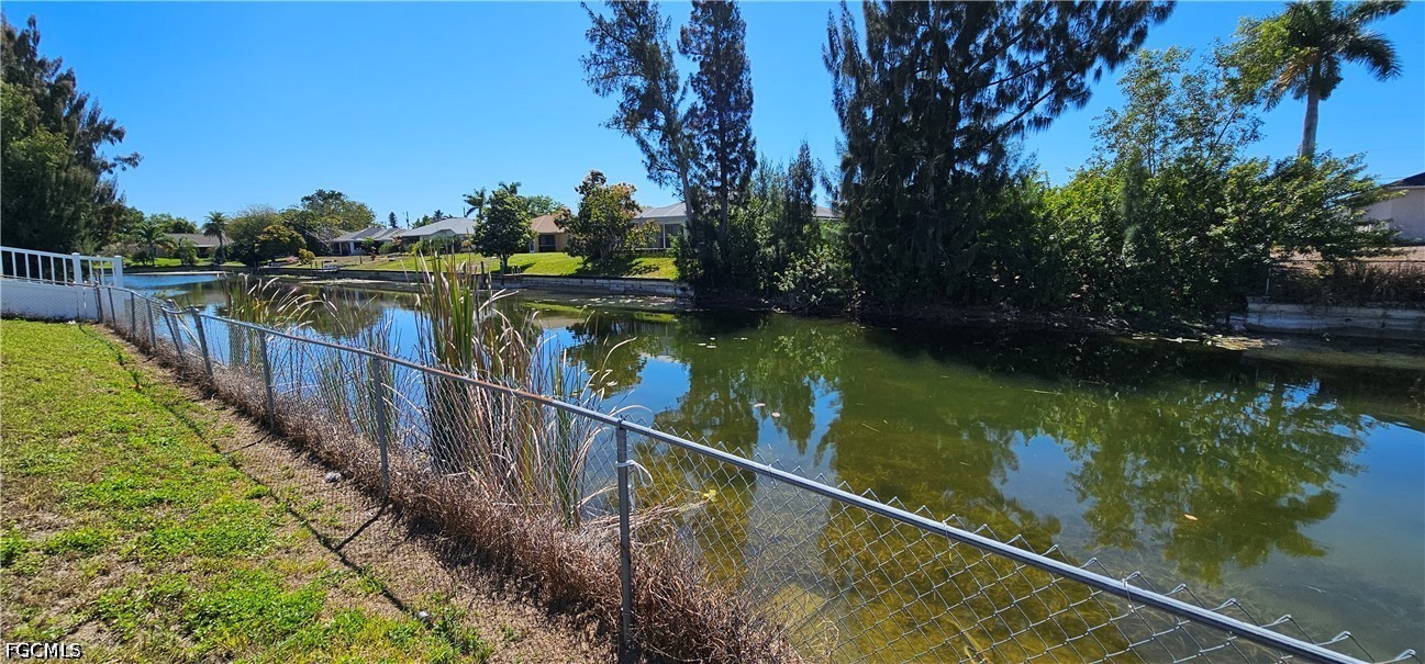 3 Bed Waterfront Home for Sale in Cape Coral, photo 2