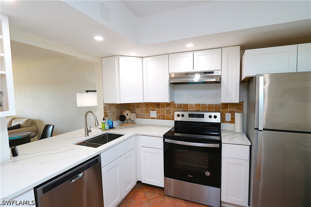 2 Bed Waterfront Home for Sale in Naples, FL, $1,650 — photo 2