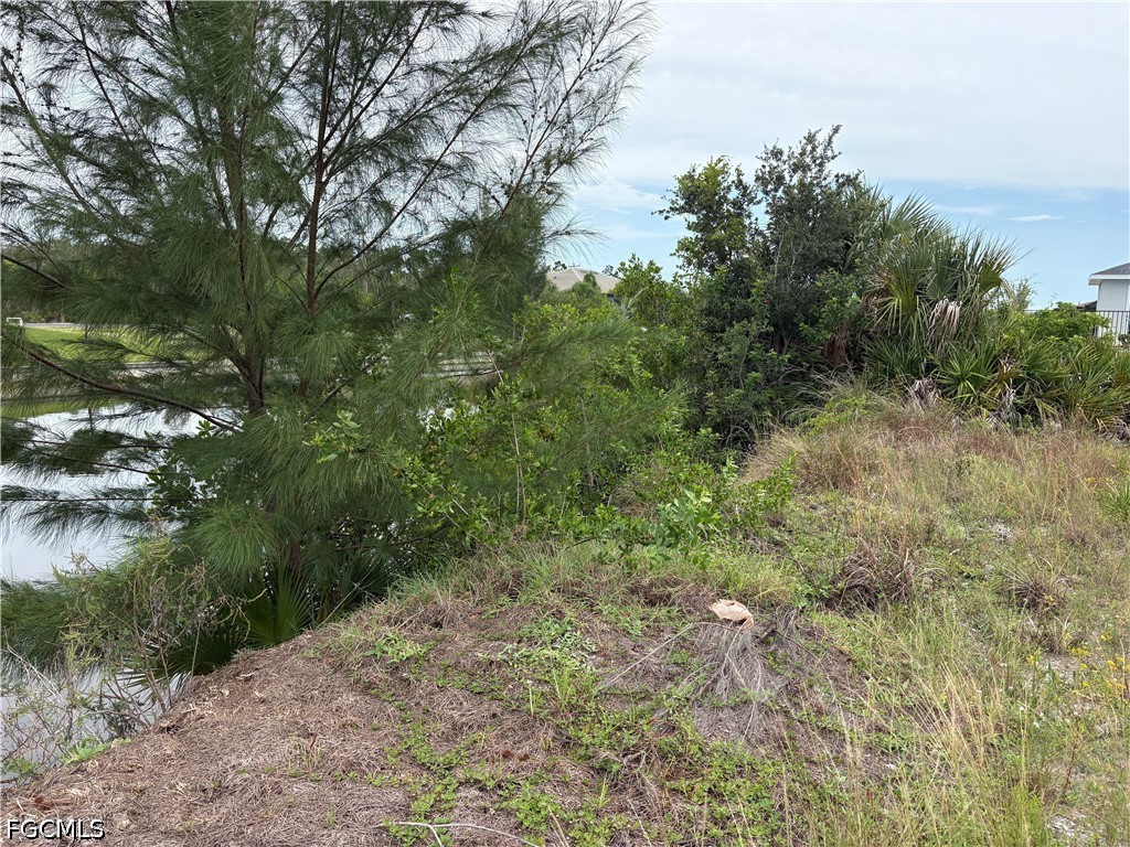 Waterfront Home for Sale in Cape Coral, FL, $199,000 — photo 2