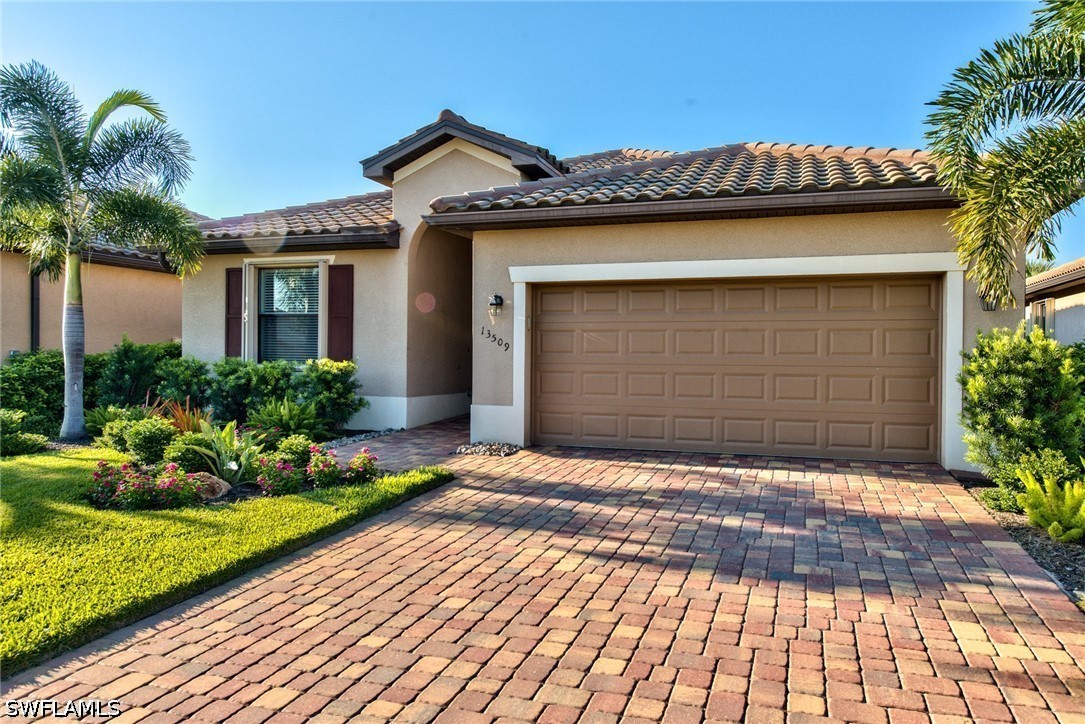 3 Bed SingleFamilyResidence for Sale in Estero, FL, $2,950 — photo 2