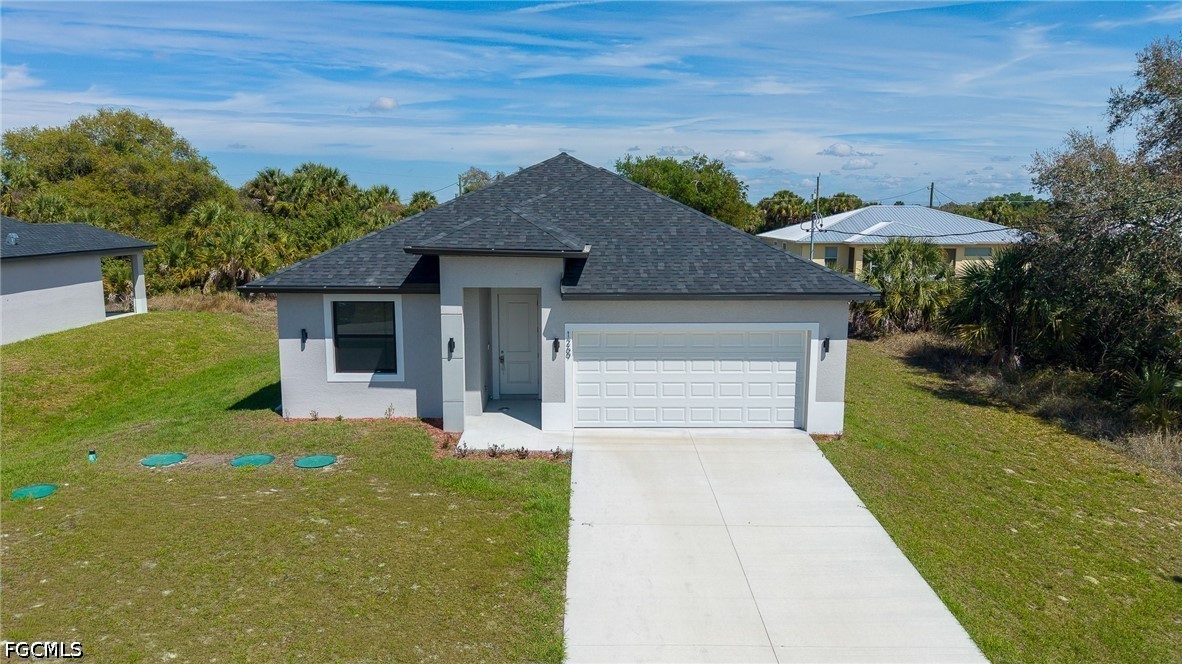 3 Bed SingleFamilyResidence for Sale in Labelle, FL, $2,100 — photo 2