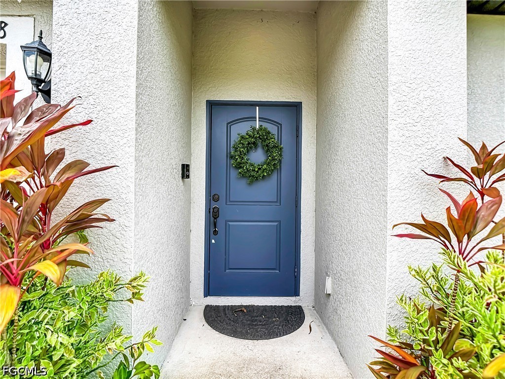 3 Bed SingleFamilyResidence for Sale in Mirror Lakes, FL — photo 2