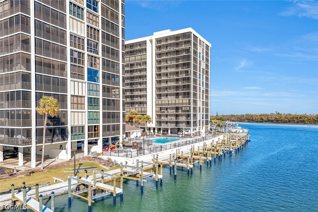2 Bed Waterfront Home for Sale in Bonita Springs, photo 2